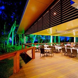 Albatross Bay Resort